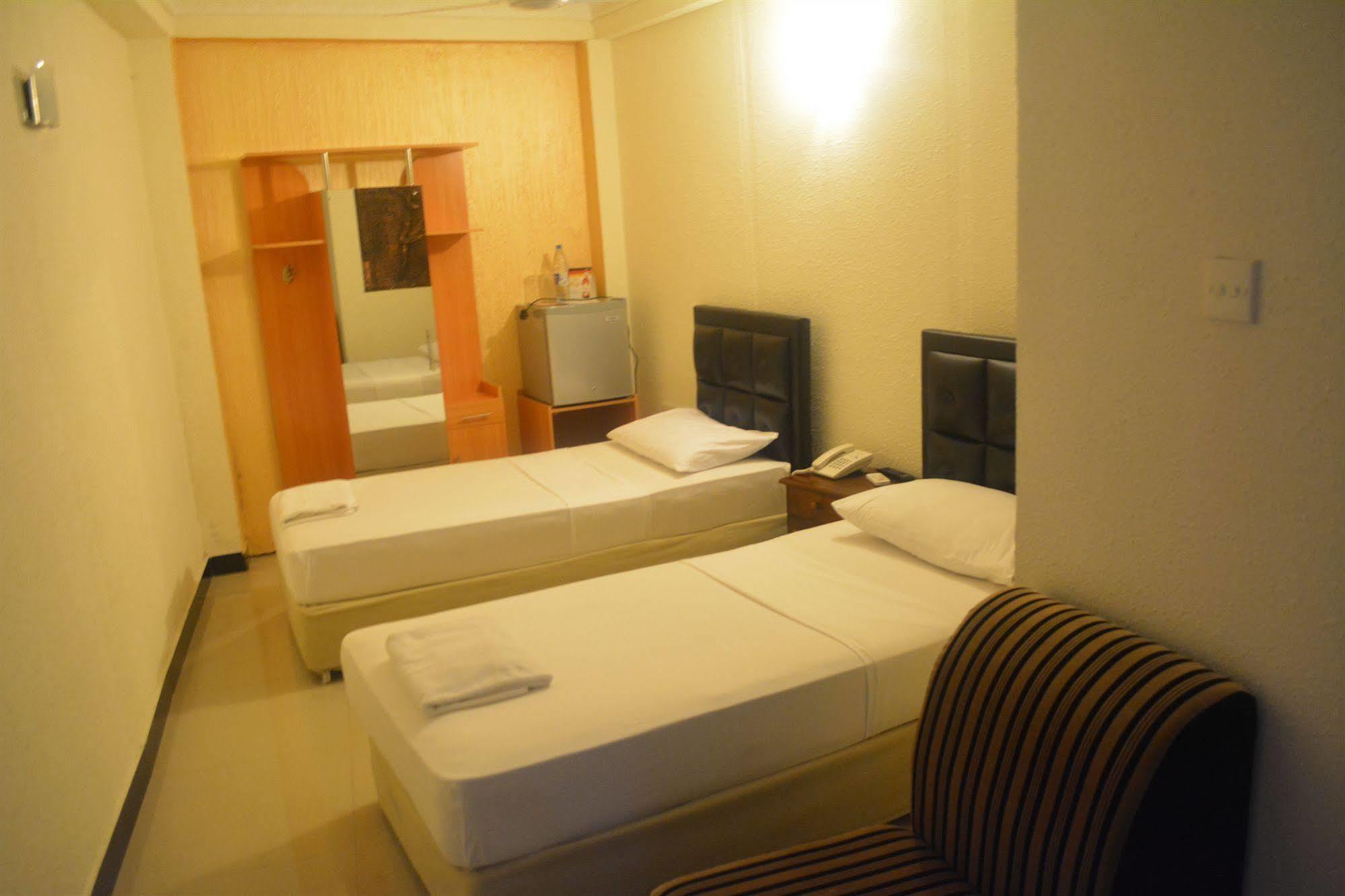 Saasha City Hotel Colombo Extérieur photo