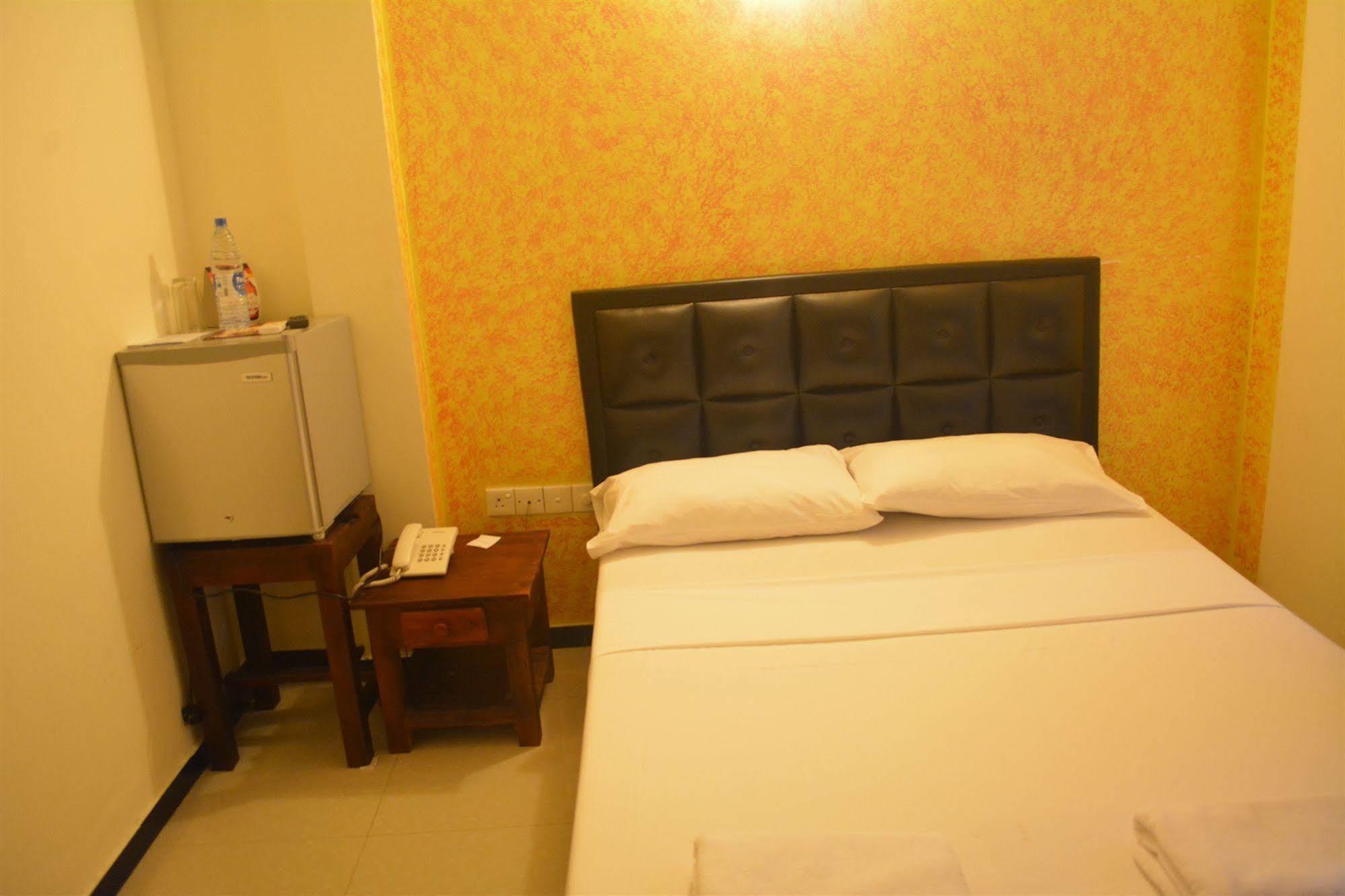 Saasha City Hotel Colombo Extérieur photo