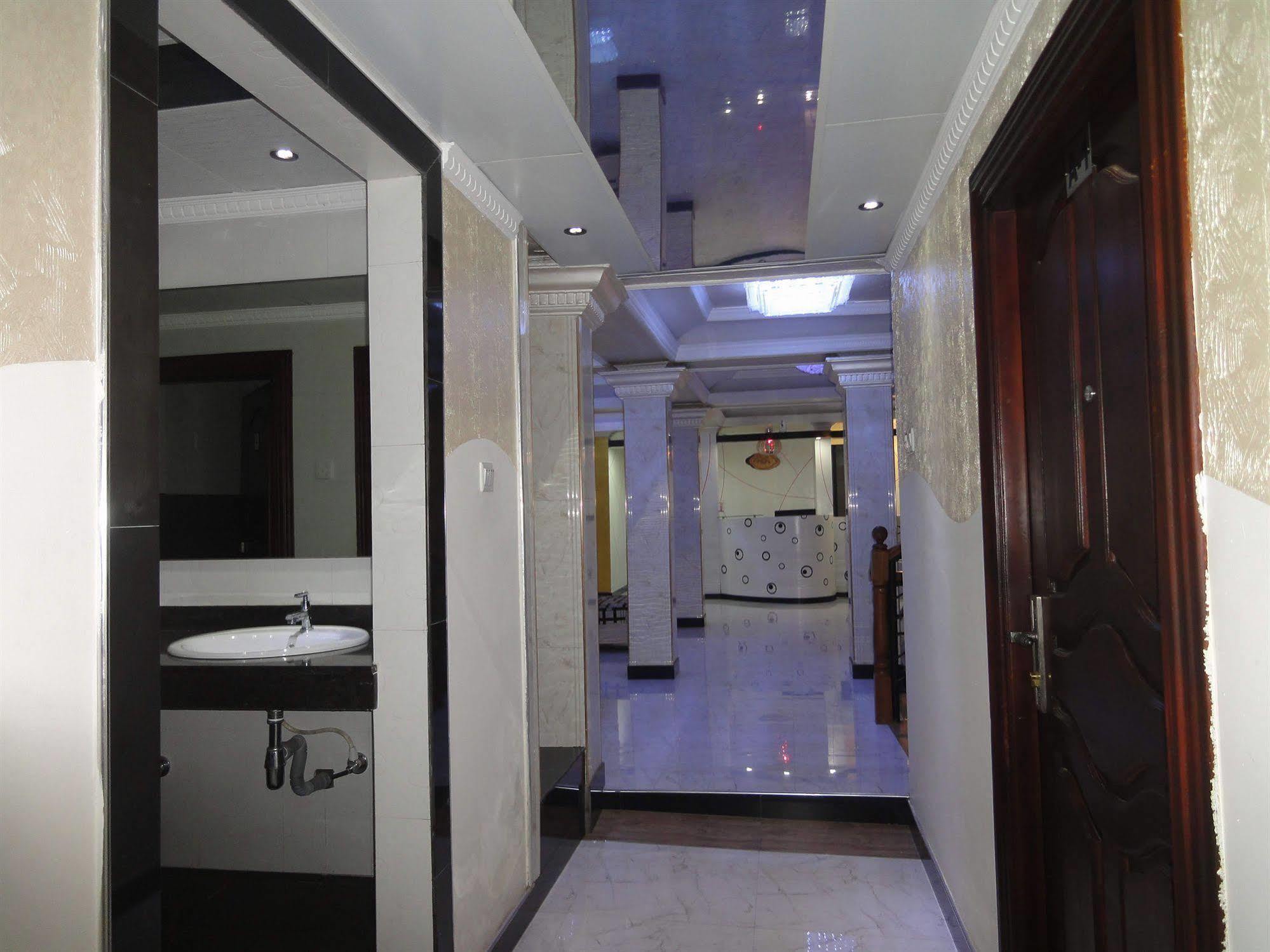 Saasha City Hotel Colombo Extérieur photo